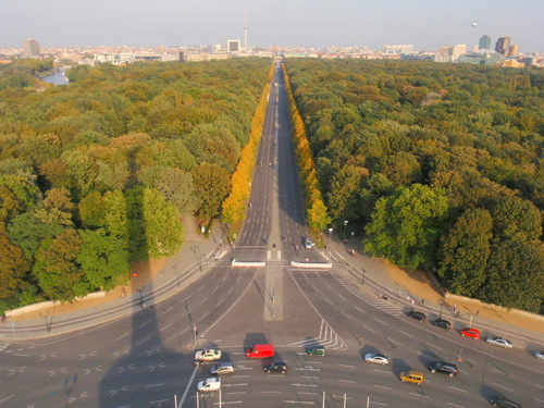 Larger scale views to the east from the Siegessäule.